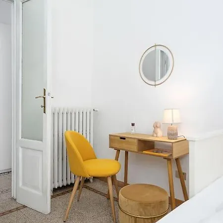 Center-design Attic Penthouse With Private Terrace * 米兰